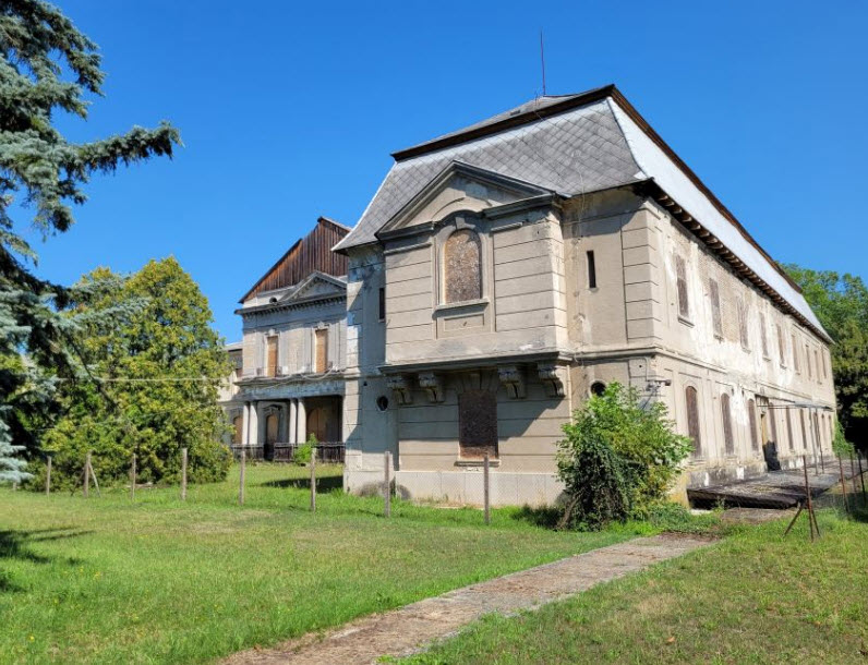Hunyady-kastély, Hungary